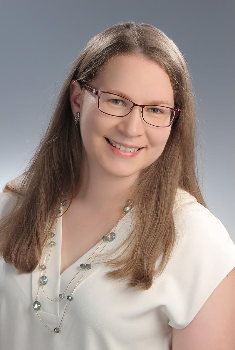 Dr. Demcs&aacute;k Alexandra